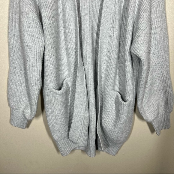 Weekend Los Angeles Women’s Heather Grey Ribbed Knit Cardigan Size Small Slouchy - Picture 3 of 12